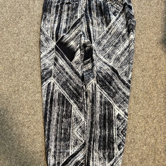 Lululemon Jet Crop Full On Luon Heat Wave White & Black Print Jogger Run Yoga - Picture 2 of 3